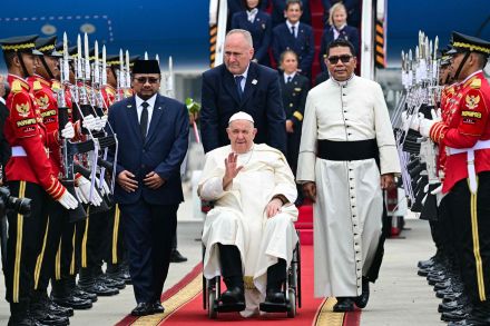 ローマ教皇、イスラム大国インドネシアに到着 4か国歴訪