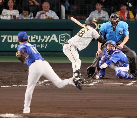 【阪神】前川右京また死球で騒然　右足甲付近に直撃も自力で一塁へ向かう　31日に復帰したばかり