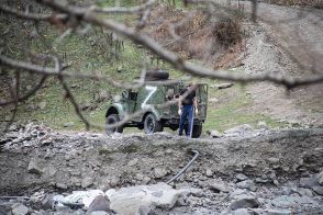 森ごと焼き尽くす...ウクライナの「火炎放射ドローン」がロシア陣地を襲う衝撃シーン