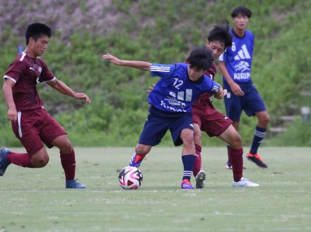 U-15日本代表候補が1、2歳年上の尚志高に挑戦。プレスの速さなど体感したことを今後の糧に