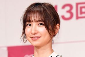 篠田麻里子〝子連れ再婚〟の可能性は… 交際宣言のお相手セレブ社長の「評判」