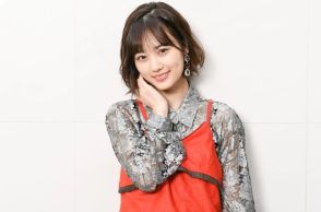 ＜山下美月＞制服姿で食パンをくわえる写真公開　「とっても可愛い」「現役感バリバリ」の声