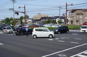 警察署員が手信号　県下22署で交通規制訓練　防災週間に合わせ／岡山・津山市