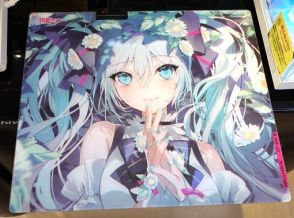 初音ミクコラボのガラス製マウスパッドが今週入荷、サンプル展示スタート