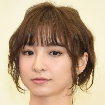 「子供ファーストではなさそう」篠田麻里子　“異例”の交際宣言に疑問の声…過去には長女をYouTubeに“顔出し出演”も