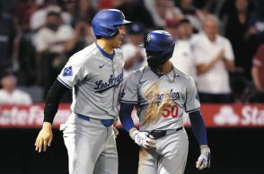 目の前で大谷翔平を敬遠されたベッツが意地3ラン…「7億ドル稼ぐ男を歩かせて、3億5千万ドルの勝負とは厳しい状況だね」先発ビューラーがオモシロ解説