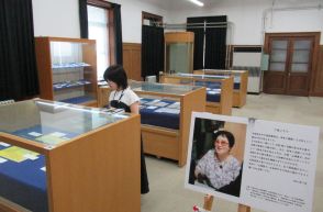 府立中之島図書館で生誕100年記念　山崎豊子パネル展　「白い巨塔」「暖簾」など大阪を舞台にした作品資料を紹介