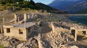 ダム湖に沈んだ村、干ばつで出現 ギリシャ