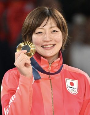 〝腹筋バキバキ〟パリ五輪金メダリストが、美スタイルあらわな大胆水着姿を公開「スタイル半端ないですわ」