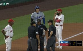 何やってんだ？ 大谷翔平の“再会シーン”が「なんか泣ける」 エンゼルス元同僚とのじゃれあいが「めっちゃ嬉しそう」