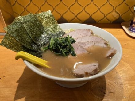 濃厚な骨醤油スープがくせになる！ 有名店で腕を磨いた店主によるマイルド家系ラーメン（東京・亀有）