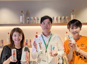 スナ女直伝！ JINROの新ティーカクテル「JINCHA」を飲みながらスナックの楽しみ方を教えてもらった