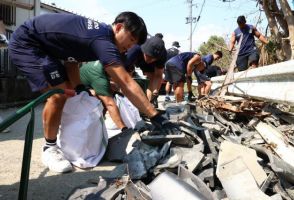 台風１０号片付け、ラグビー選手ら汗　宮崎市で民間支援活動本格化