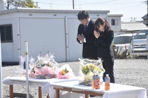 「園のやったこと許せぬ」　園児バス置き去り死2年、現場に献花台