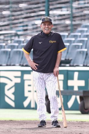 阪神・岡田彰布監督、梅野、坂本両捕手と異例!?の試合前談義