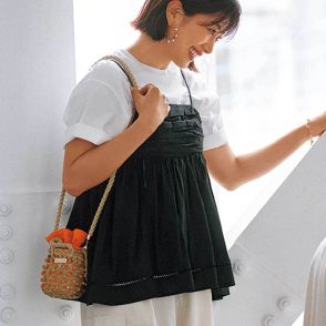 やっぱり【ちょっと甘い服】がいちばんアガる40代のオシャレ！コーデ3選｜STORY