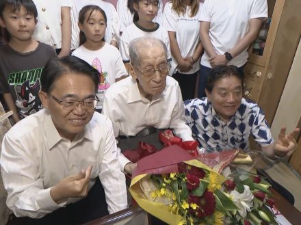 9/16の敬老の日を前に…大村知事と河村市長が100歳の男性を訪問 愛知県内では2698人が数え年で100歳に