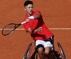 【速報】18歳 小田凱人が第1セット先取、パラリンピック準決勝で第4シードと対戦＜車いすテニス＞