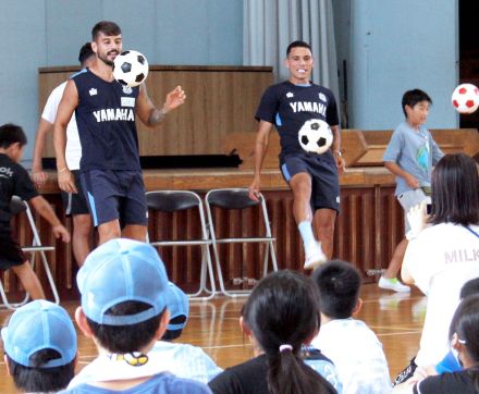 Ｊ１磐田の選手たちが市内小学校を訪問…ＤＦリカルドグラッサ「ブラジルで機会はなかった。いい経験ができた」