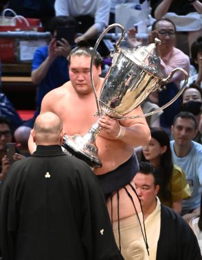 先場所優勝の横綱照ノ富士が秋場所休場　横綱在位19場所で11度目　両膝、腰痛に糖尿病も