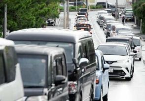 渋滞緩和へ道路整備を　コストコオープンで深刻な渋滞受け　市長が県に要請へ　沖縄・南城市