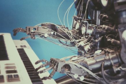 AIで量産した楽曲をbotに聴かせ、1000万ドル（約14億円）を詐取した疑いで男性が訴えられた