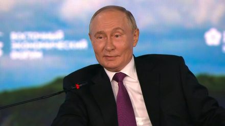 プーチン氏、米大統領選で「ハリス氏支持」表明 皮肉か