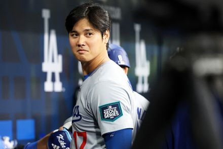 大谷翔平が「引いてて草」　ベンチでタジタジ…笑撃の新儀式が話題「試合前に元気づけてる？」