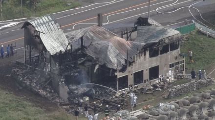 民宿だったとみられる建物が燃える火事　けが人なし　近くで草刈りをしていた人が通報　北海道・寿都町