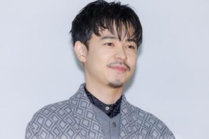 成田凌、黒髪メッシュのヘアスタイルがかっこいい…「朝から癒された」「メッシュやばいです」の声＜降り積もれ孤独な死よ＞