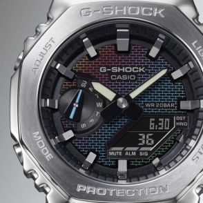 【G-SHOCK】レインボーカラーのレンガパターンで文字板が変化する“技アリ“ウオッチが登場