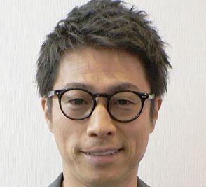 25年前写真で壮絶言い争い「オレのパクリな」「あの時会った時に直接言えよ」人気タレントvsミュージシャンにSNS騒然、電話番号公開する事態に