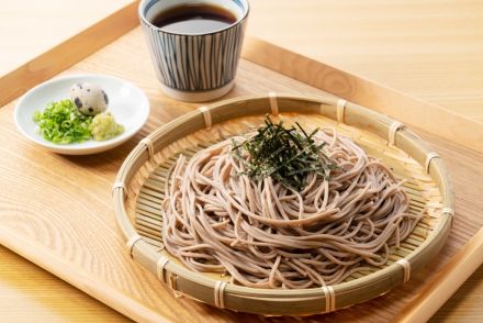 「麺類のなかではお蕎麦がヘルシー」と聞きました。白ご飯の代わりに食べ続けても”栄養上”問題ないのでしょうか？