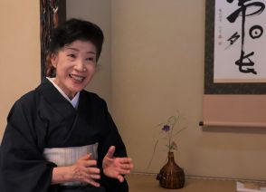 紫式部供養の本殿で茶を奉納、茶道歴70年以上の女性が務める大役　中秋の名月の下で開く茶会とは