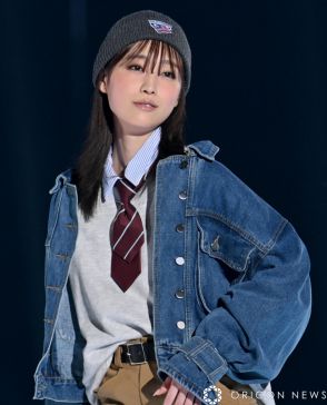 【TGC2024A/W】高橋ひかる、超ミニスカから美脚スラリ　カジュアルなトラッドスタイル着こなす