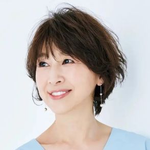 【50代髪型人気ランキングTOP5】好感度も女らしさもアップ「秋のミディアムヘア」