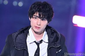 「虎に翼」出演が話題・本田響矢、ジャケット×細身デニムで降臨 歓声上がる【TGC 2024 A／W】