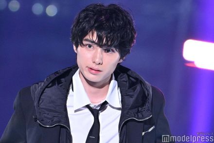 「虎に翼」出演が話題・本田響矢、ジャケット×細身デニムで降臨 歓声上がる【TGC 2024 A／W】