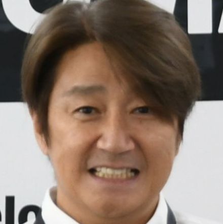 〝マッチでーす！〟60歳人気キャスターのノリノリダンスが話題、推しグッズGETを破顔報告「その世代ですよね」「爆笑」