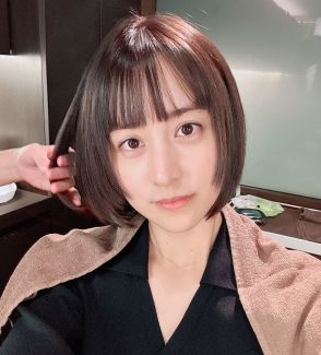 「四捨五入したら脚やん」山本美月の超ミニ美脚ショットが大反響「ママの体型ではない」「白のミニコーデ最高」