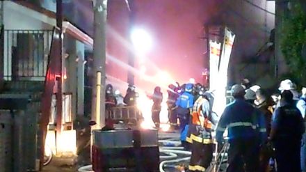 川崎市の修理工場で火事 約5時間後に鎮火も全焼　けが人はなし