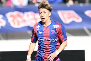 Jリーグ顔面キック被害…21歳MFが手術実施「目が気になる」　近影にファン反響「無理せず」