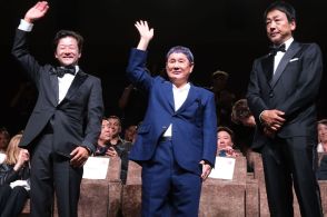 北野武監督、ベネチア国際映画祭で照れくさそうにスタンディングオベーションを制止「反応がすごく良かった」