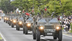 陸上自衛隊福島駐屯地71周年、自衛隊車両や音楽隊など記念パレード