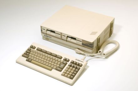 手のひらサイズ「PC-8801mkⅡSR」　詳細写真公開　付属フロッピー、裏側まで忠実に