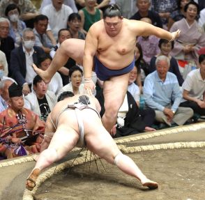 大関昇進を目指す大の里は白星スタート　熱海富士を土俵際の逆転で下す