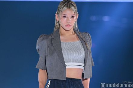 とうあ、引き締まった美ウエスト披露 初の香港満喫ショットに「最高にイケてる」「かっこいい」の声