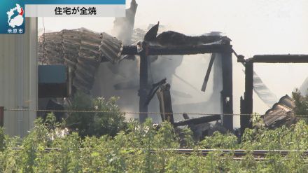 米原で住宅全焼