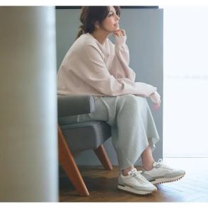 どんな服にも合う「きれいめスニーカー」50代向け秋のおすすめは？