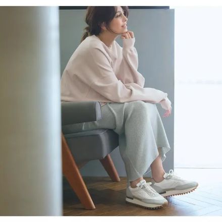 どんな服にも合う「きれいめスニーカー」50代向け秋のおすすめは？